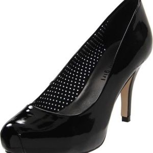 madden girl black stiletto heels covered toe